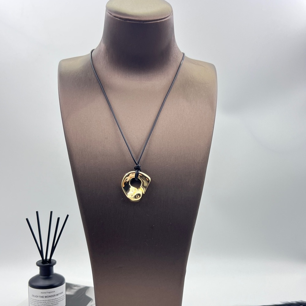 Gold Pendant Necklace